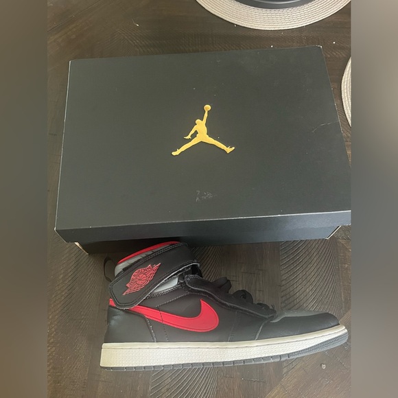 Air Jordan 1 Hi Flyease - Picture 2 of 5